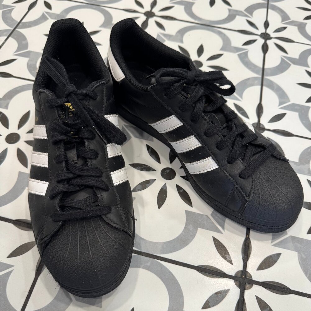 Men's Adidas Superstar, Black with white Stripes, Size 8.5